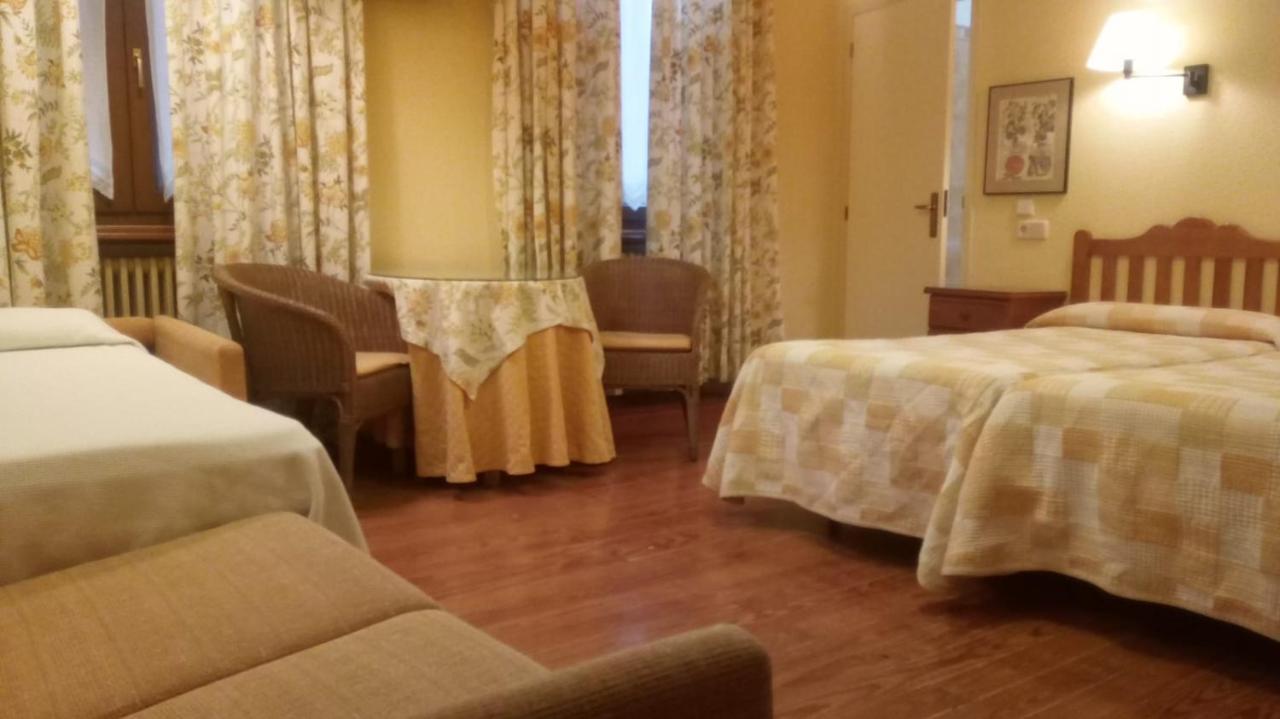 Hostal Casa Sario Jaurrieta Buitenkant foto